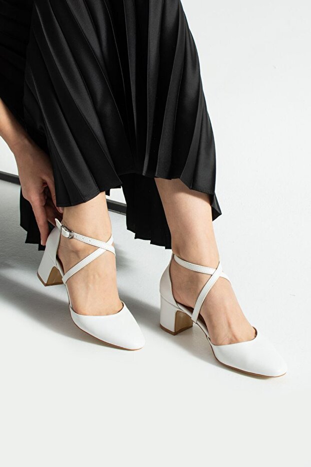 Black Women's Strappy High Heels