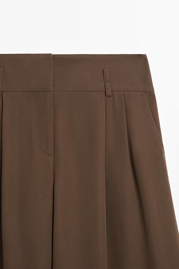 Katlı paçalı uzun bermuda şort - 4