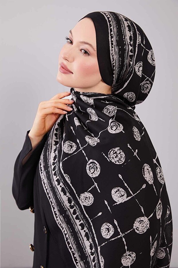 شال حريري من الصوف بنمط دائري باللونين الأسود والأبيض - 3