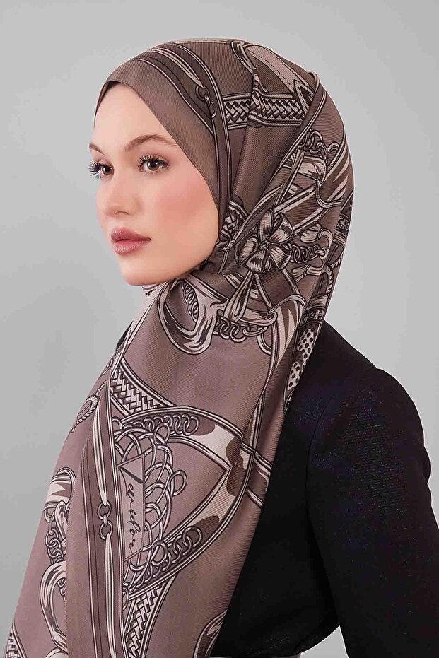 شال من الحرير والصوف بنمط مختلط من فرو المنك - 3