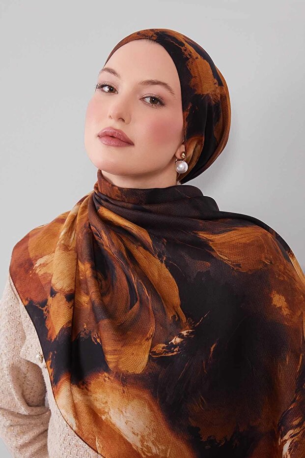شال من الحرير والصوف بنمط تجريدي بلون الجمل - 1