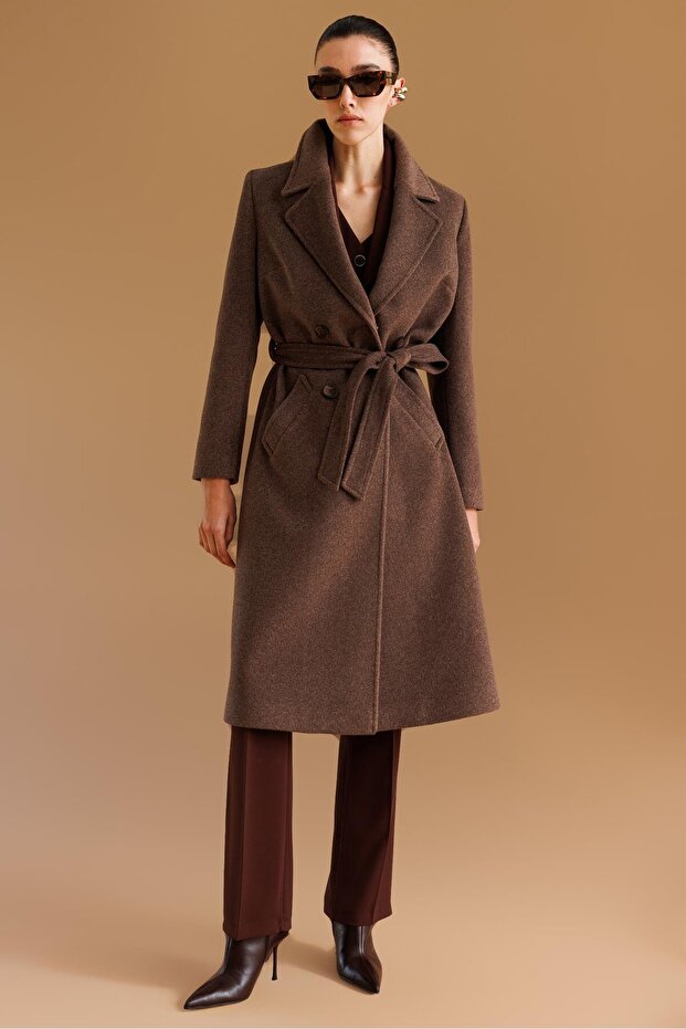 معطف مودالجي بأربعة أزرار وحزام بأزرار على الجهتين باللون البني - 5