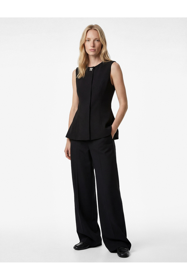 Crew Neck Sleeveless Peplum Blouse with Metal Accessories