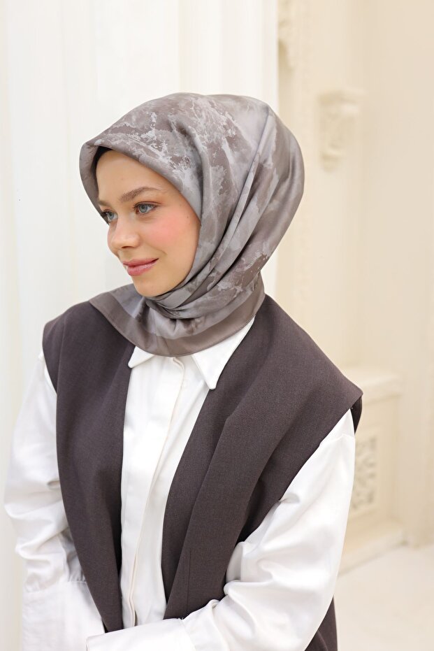 وشاح نسائي لامع بنمط سحابة المنك 75002-54