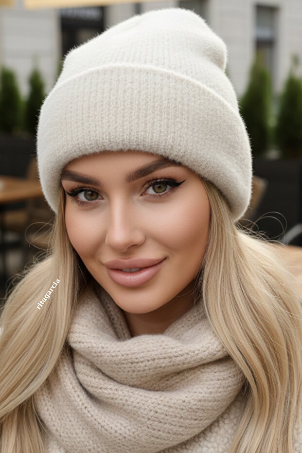 قبعة فاخرة من السلسلة الممتازة ذات ملمس ناعم