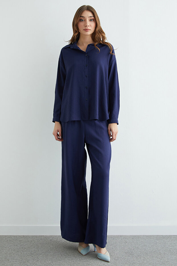 طقم مكون من قطعتين بتصميم كاجوال مع أزرار أساسية وتجاعيد - 1