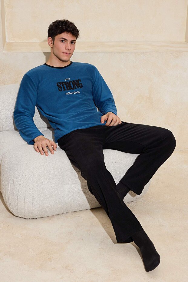 İndigo Regular Kesim Slogan Nakışlı Polar/Kışlık Pijama Takımı TMNAW26PT00038 - 2