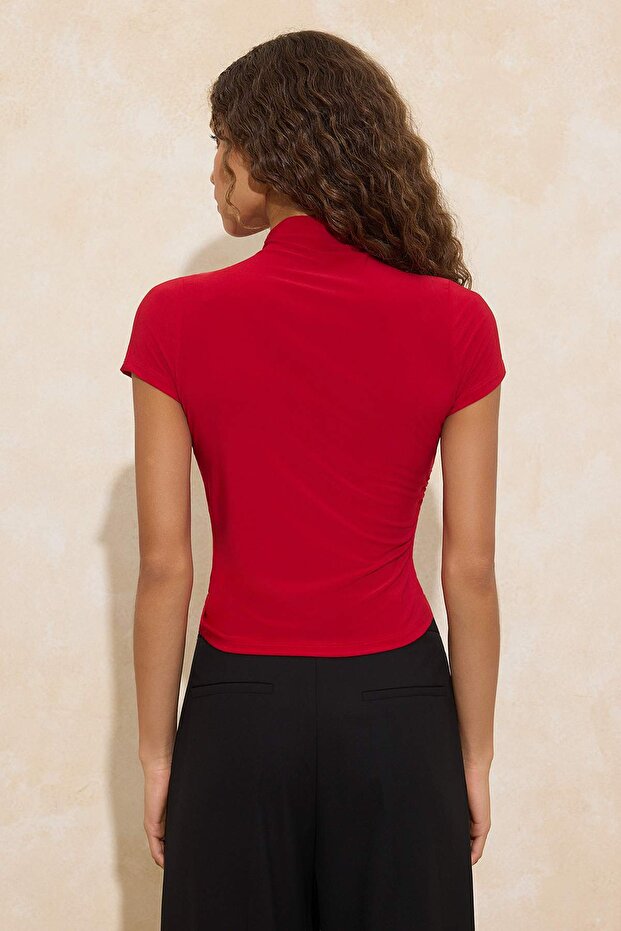 Kırmızı Drapeli Fitted/Vücuda Oturan Kısa Kollu Dik Yaka Esnek Örme Bluz TWOSS24BZ00426 - 4