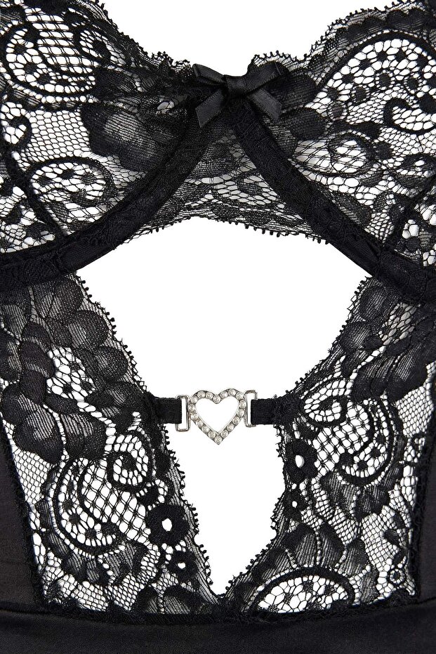 Siyah Tül Dantel Kalp Detaylı Fitted Body THMSS26BD00010 - 4