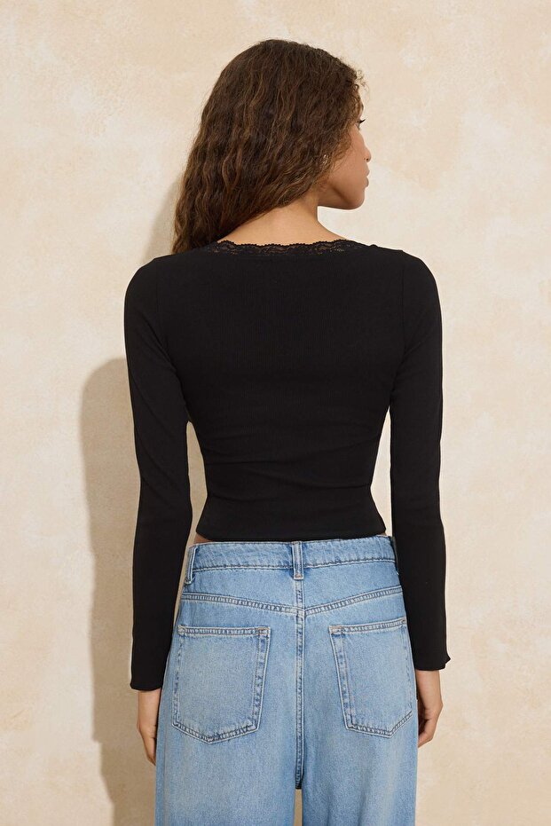 Siyah Fitted/Vücuda Oturan Havuz Yaka Dantel Detaylı Fitilli Esnek Örme Bluz TWOSS26BZ00070 - 4