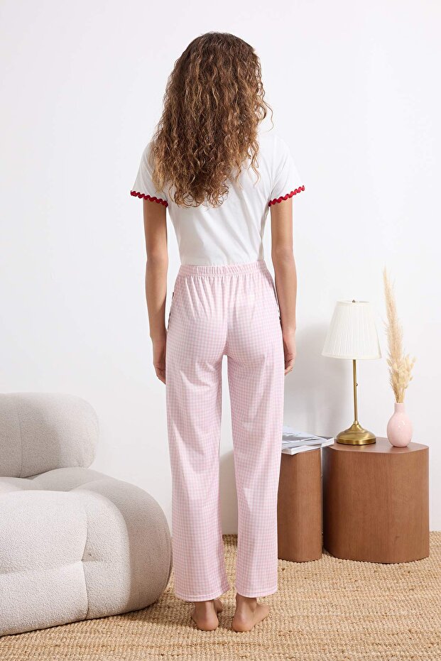Beyaz-Pembe Ekoseli Kalpli Şerit Detaylı Örme Pijama Takımı THMSS26PT00063 - 4