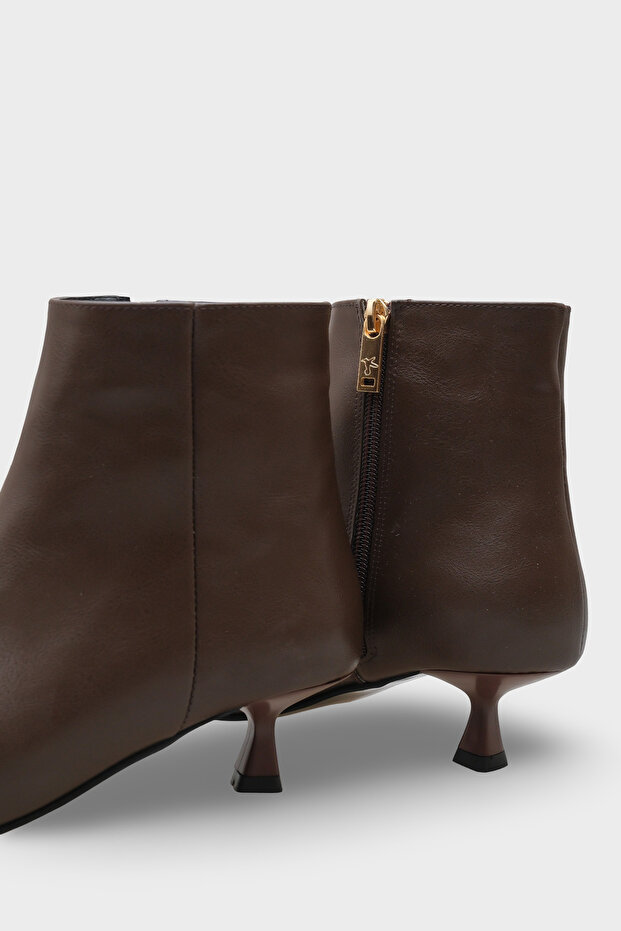 Essie Kadın Bot - 4