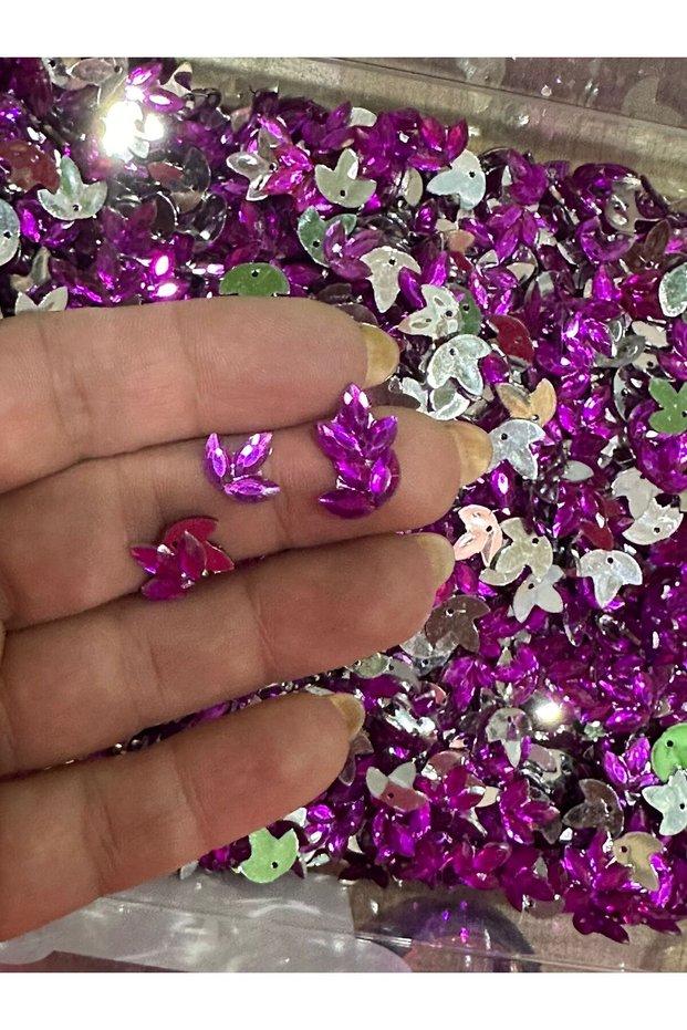 50 Gr Shiny Flower Perforated Beads 1 cm Fuchsia