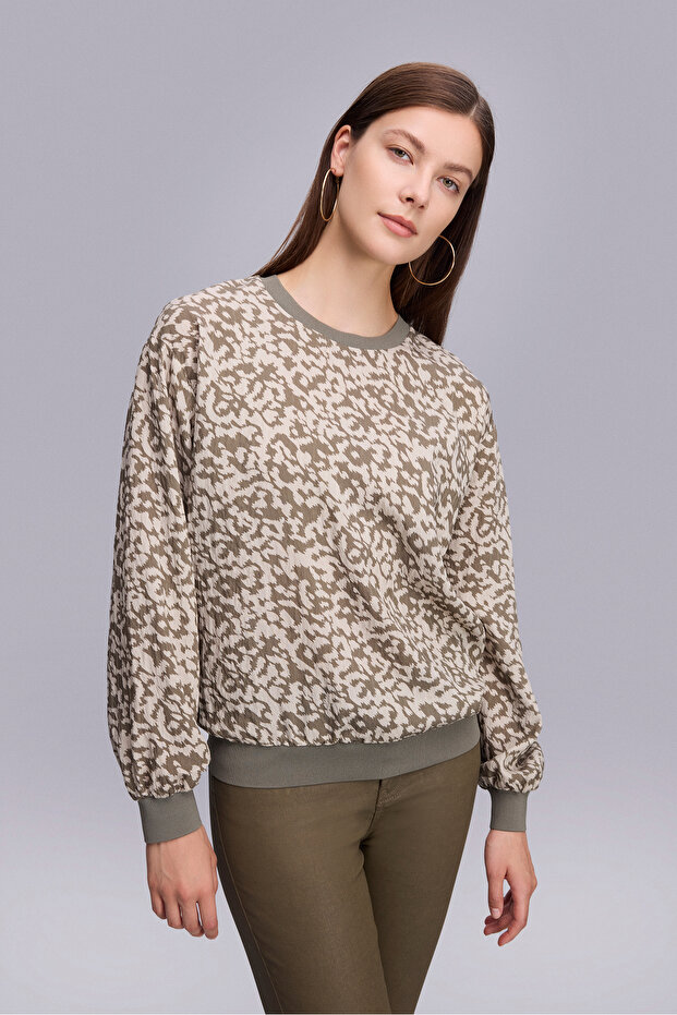 بلوزة طويلة الأكمام بنمط مموه - 2