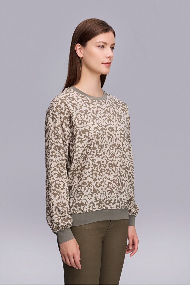 بلوزة طويلة الأكمام بنمط مموه - 3