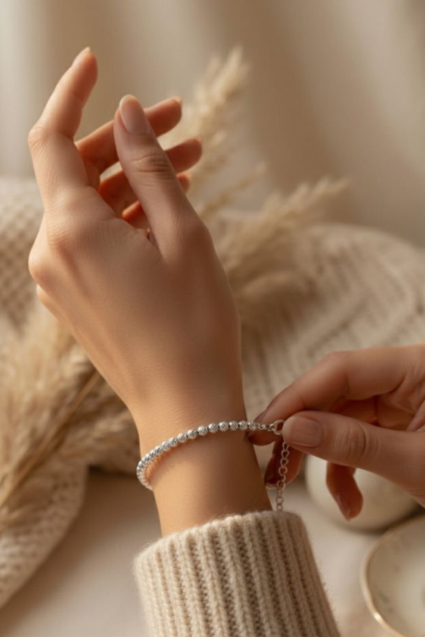 سوار سلسلة قابل للتعديل مطرز بالخرز الرقيق باللون الفضي من دوريكا - 2