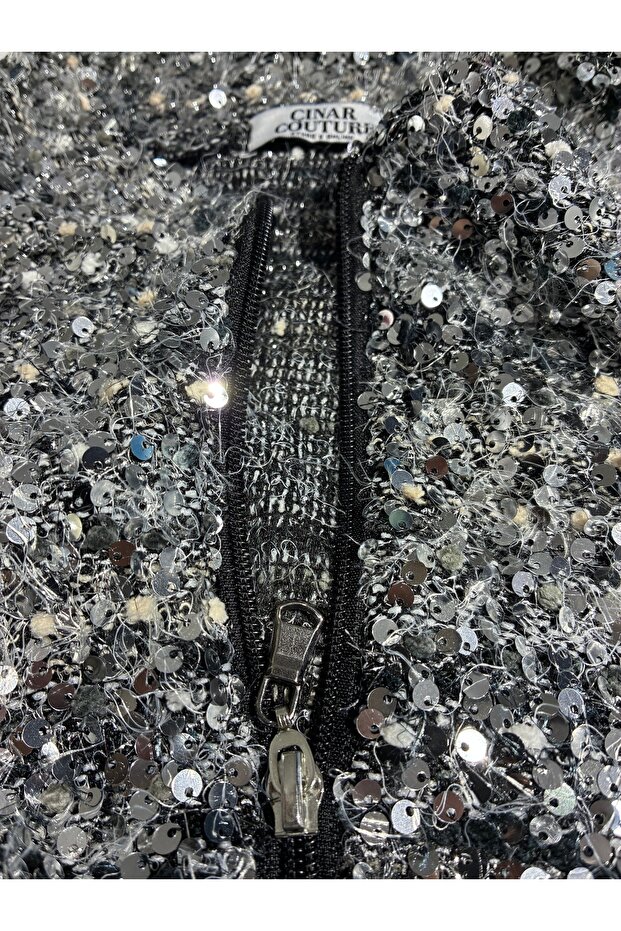 سترة مطرزة بالترتر باللون الرمادي - 6