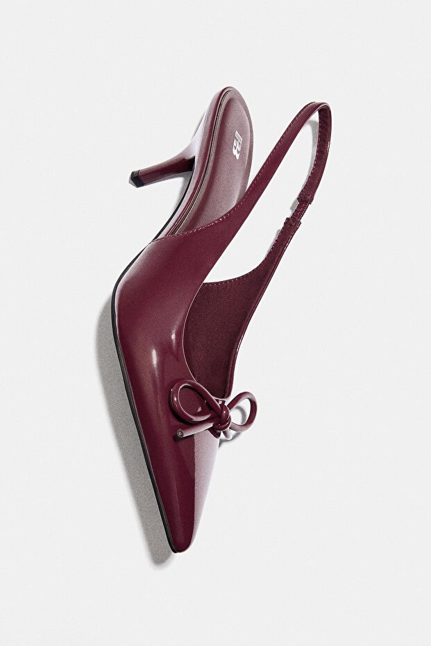 أحذية بكعب عالٍ لامعة مزينة بفيونكة - 4