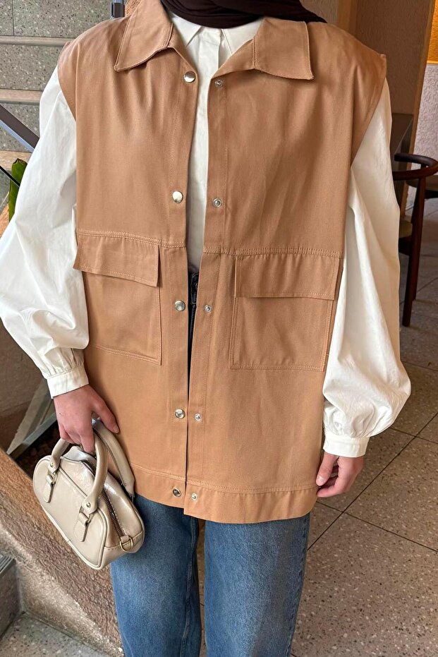 سترة بأزرار كبس بلون الجمل - 3