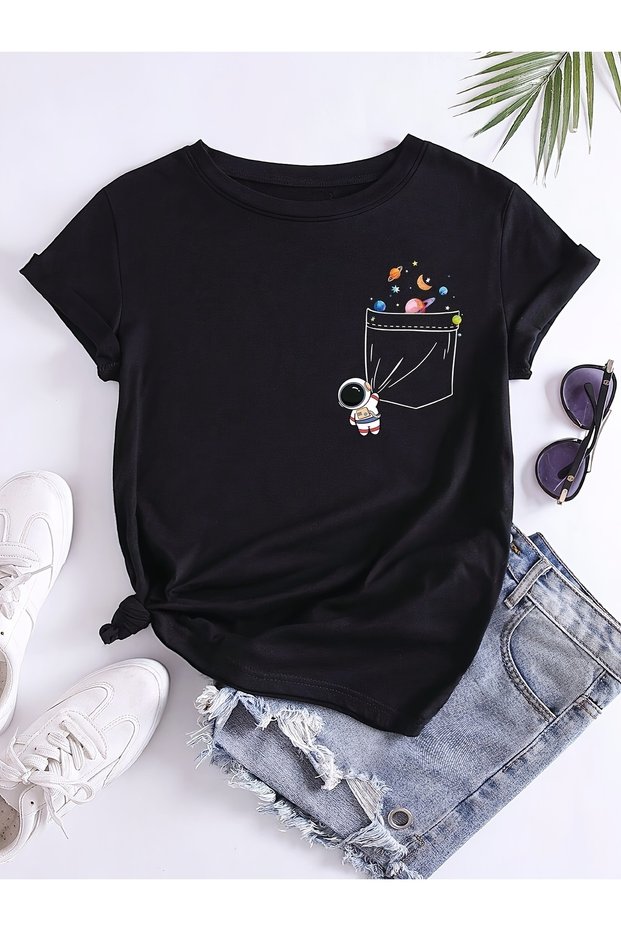 Unisex Figure Astronaut Pocket Detail Printed Design Tshirt