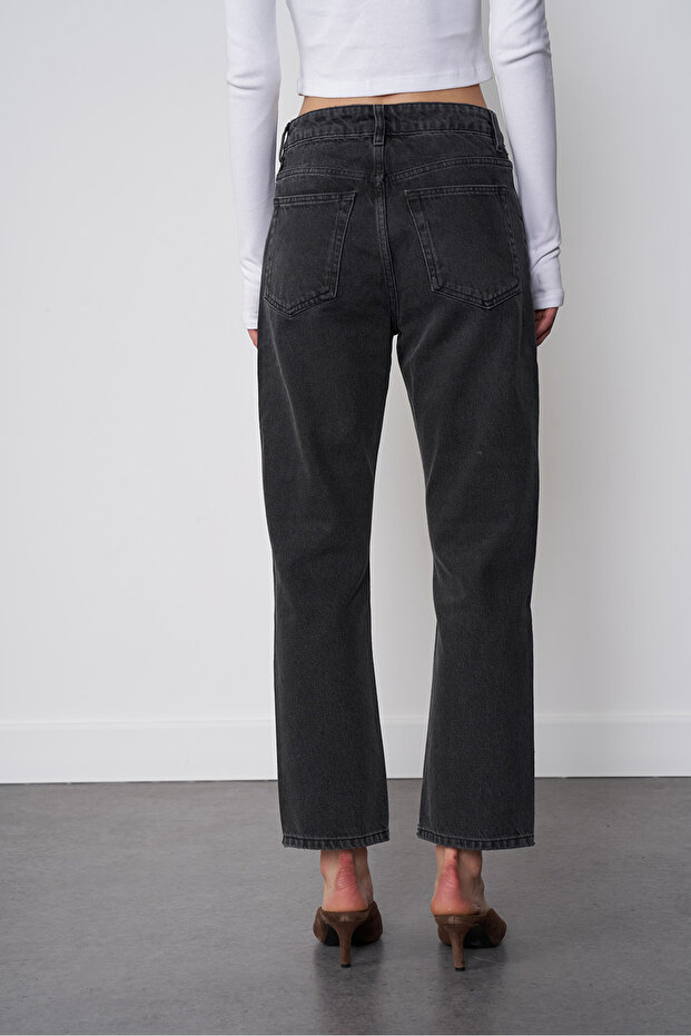 Straight Fit Jean - 4