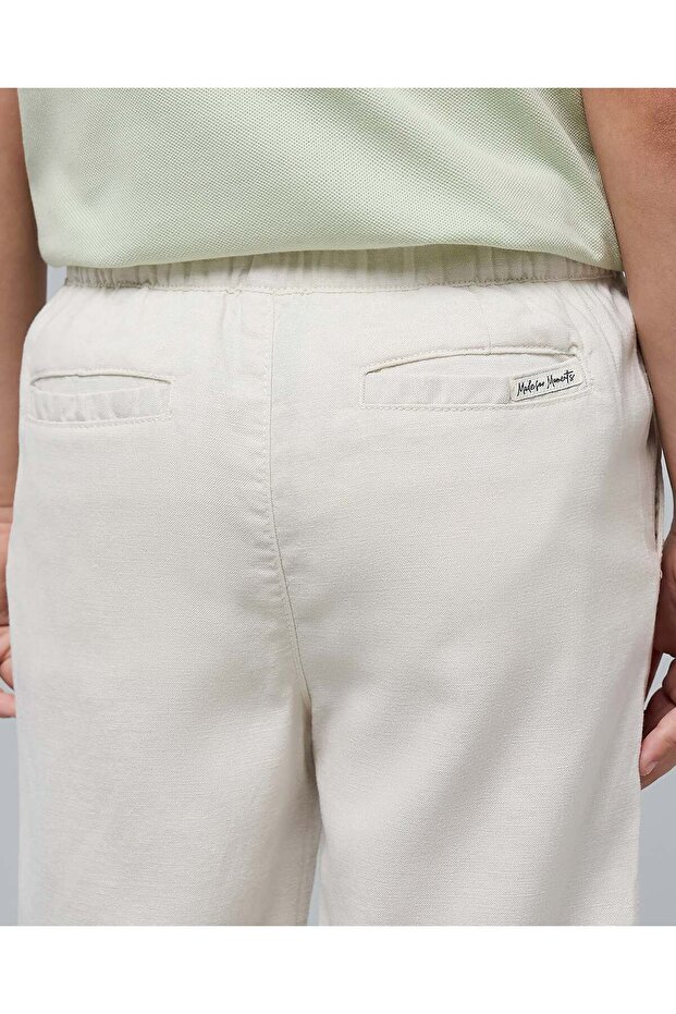 Solid Regular Fit Pants With Button Closure - 6