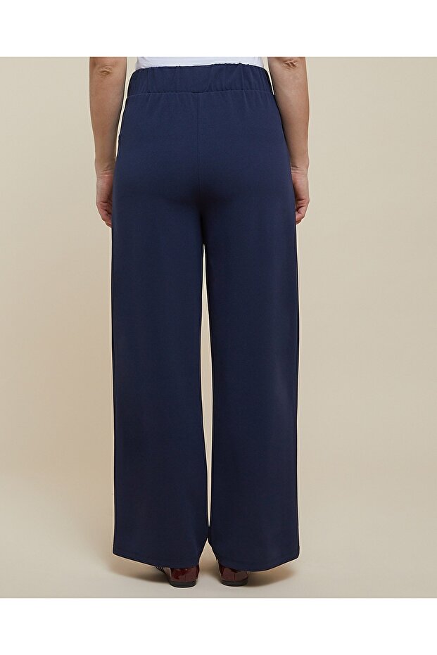 Solid Wide Leg Trousers With Button Closure - 4