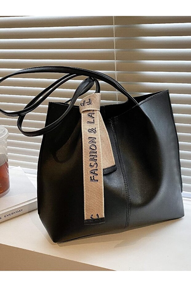 حقيبة كتف كبيرة وأنيقة - 4