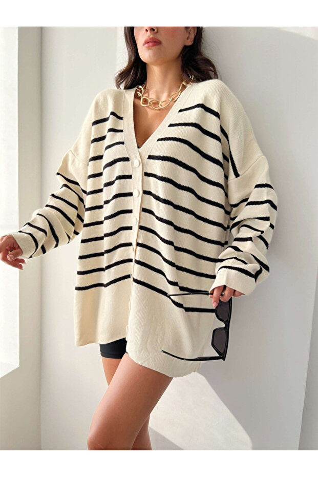 Women's Striped Wide-Cut Cardigan with Buttons