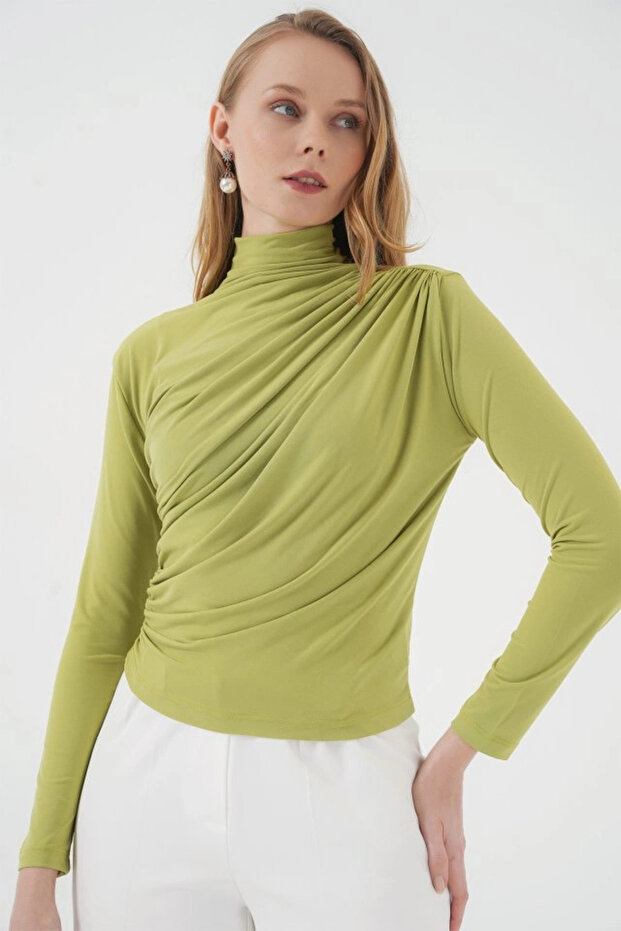 بلوزة رملية بتفاصيل رباط 925 - E.Green - 3