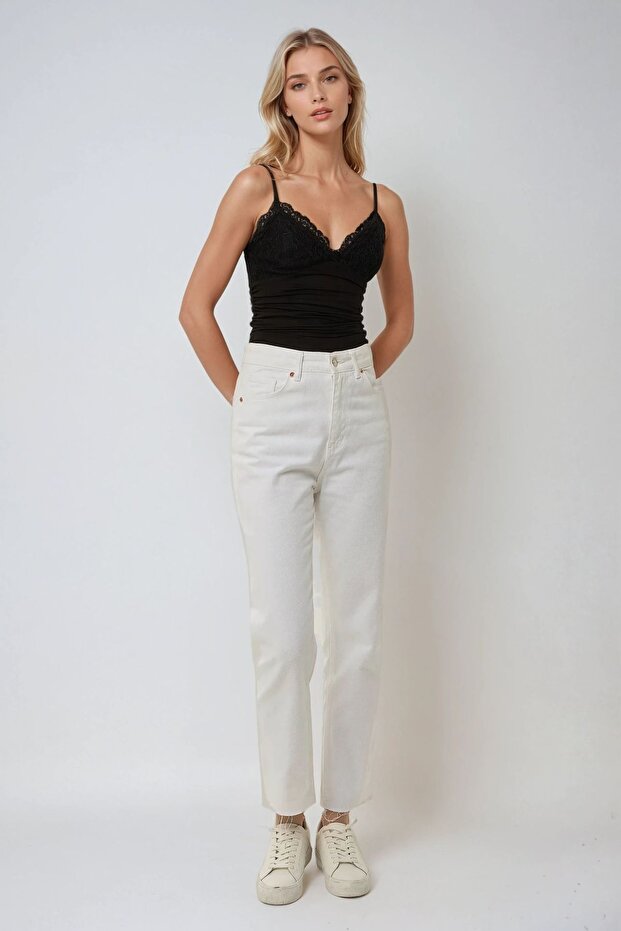 V Yaka Dantel Detaylı Askılı Üst - 3