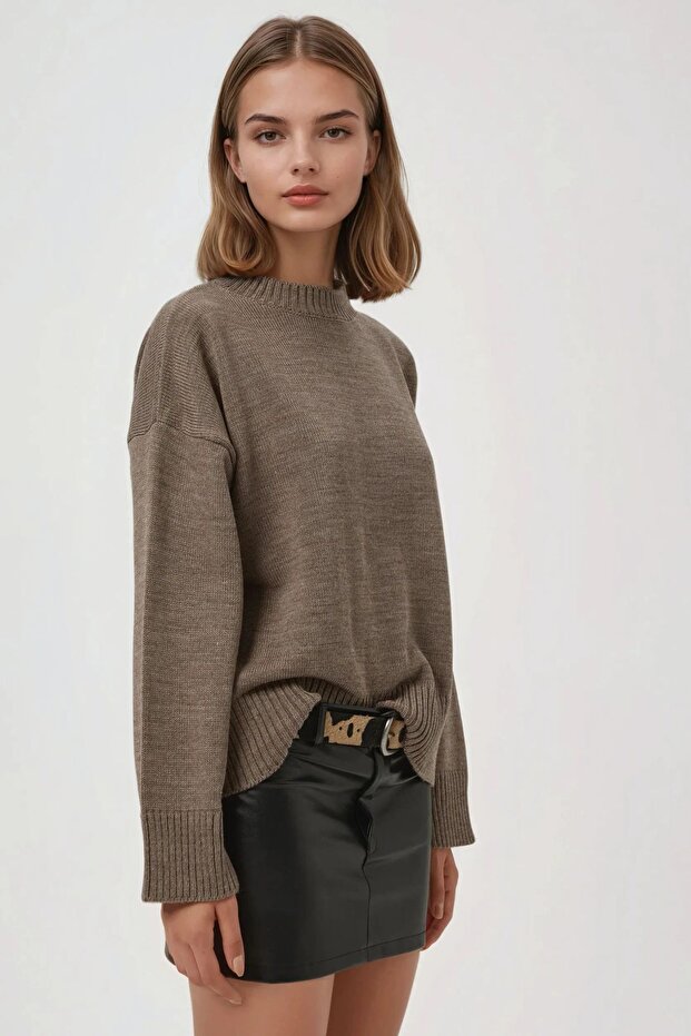 Comfortable round neck sweater - 3
