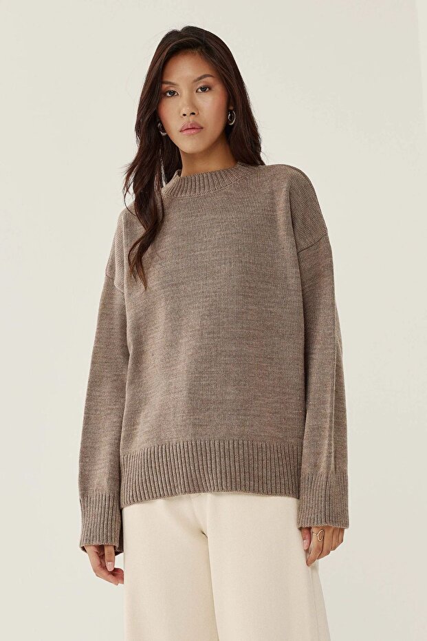 Comfortable round neck sweater - 1