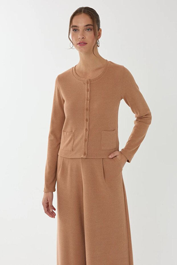 Düğmeli Örme Hırka - 1