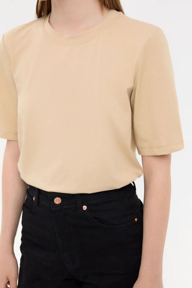 تي شيرت أساسي بأكمام قصيرة وياقة دائرية - 5