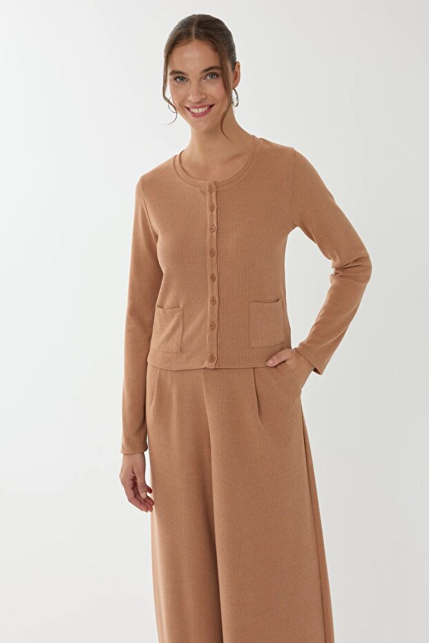 Düğmeli Örme Hırka - 2