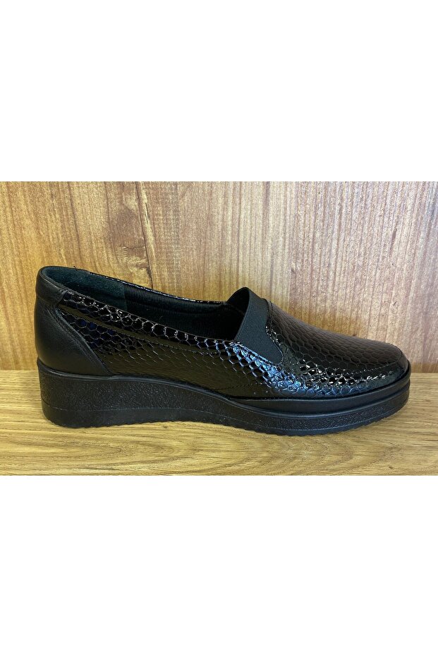 Black Crocodile Women's Shoes