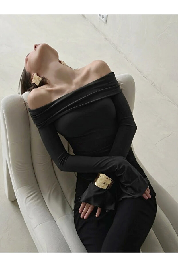 Madonna Collar Spanish Sleeve Blouse