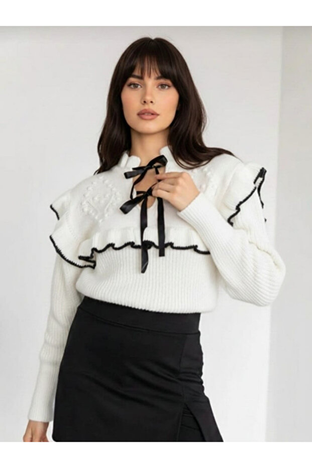 Knitwear Sweater with Collar Ties and Contrast Stripe Flywheel Detail