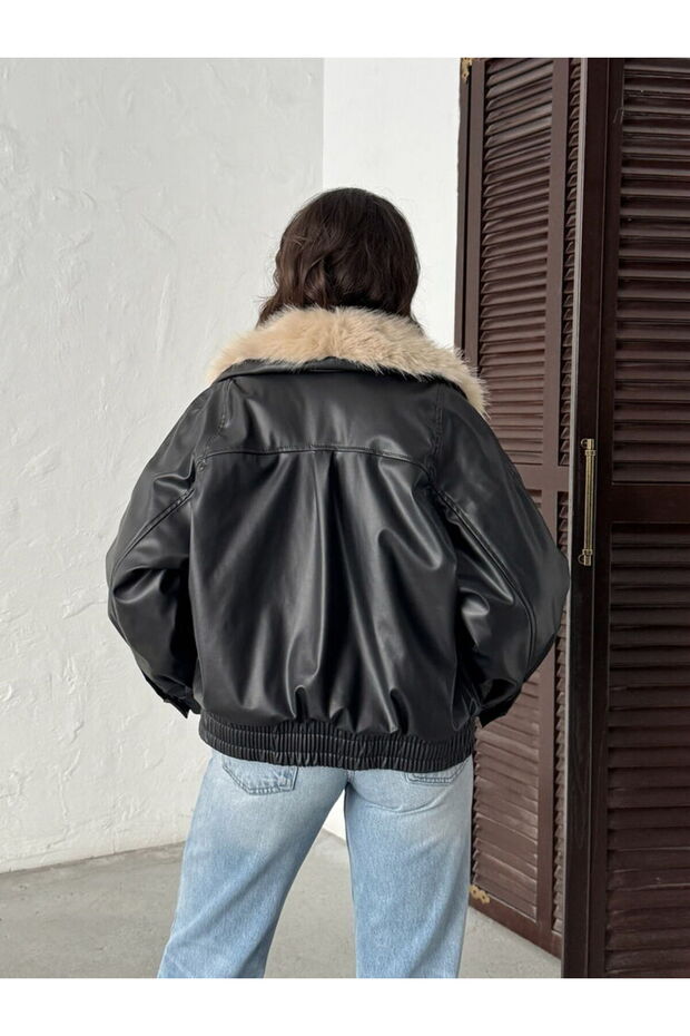 معطف جلدي بأزرار على الجهتين مع فرو على الرقبة - 4