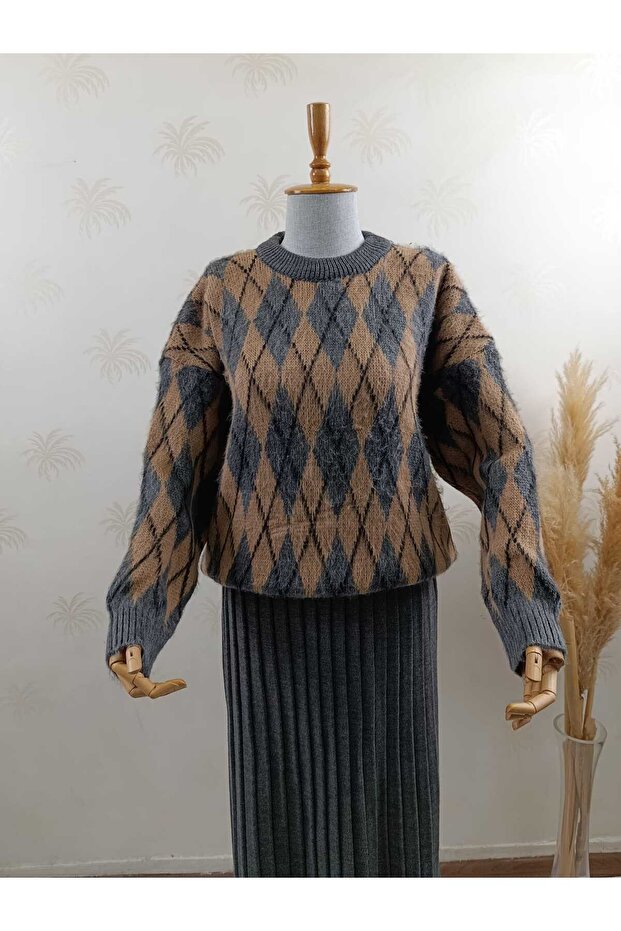 Women's Diamond Patterned Oversized Soft Textured Crew Neck Knitwear Sweater