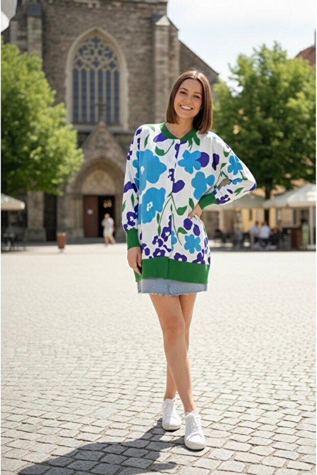 Crew Neck Buttoned Floral Motif Araboy Tunic Shirt with Ribbed Sleeves and Collar