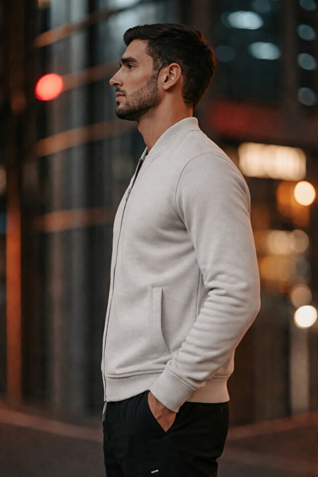 سترة جامعية رمادية أساسية للرجال مزودة بسحّاب - 3