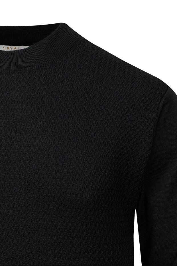 سترة صوفية سوداء بقصة عادية وياقة نصفية - 2