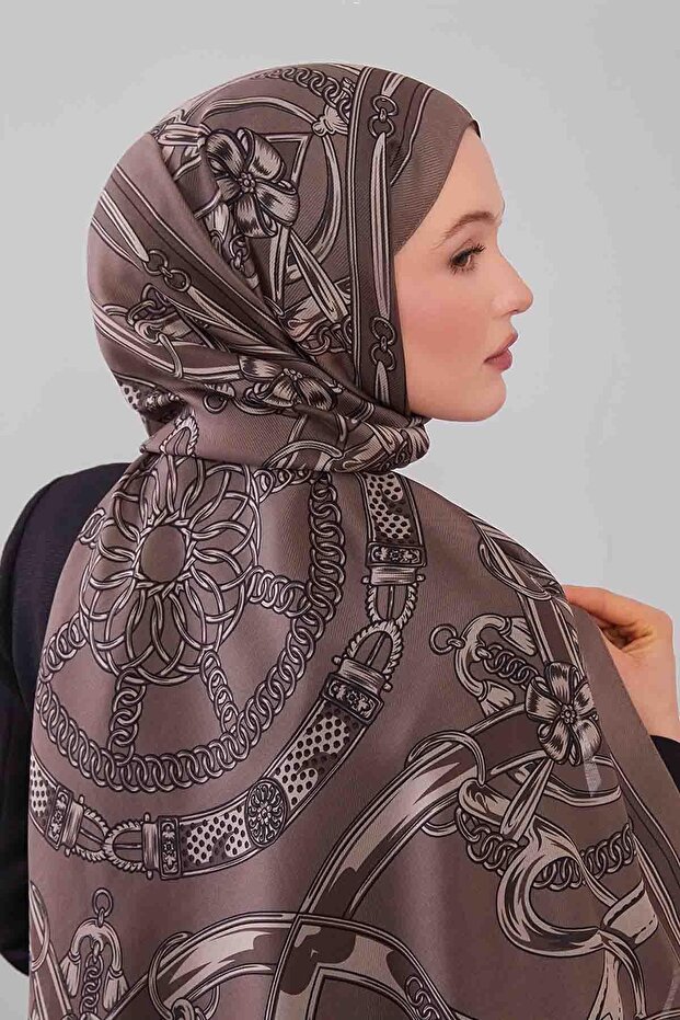 شال من الحرير والصوف بنمط مختلط من فرو المنك - 4