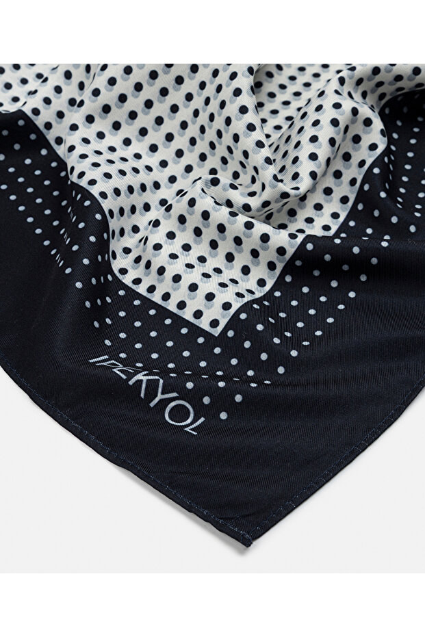 وشاح بنمط البولكا دوت - 3