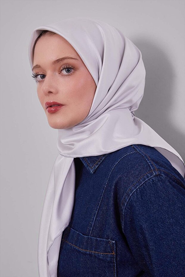 A.Silver Solid Color Trend Twill Scarf - 2