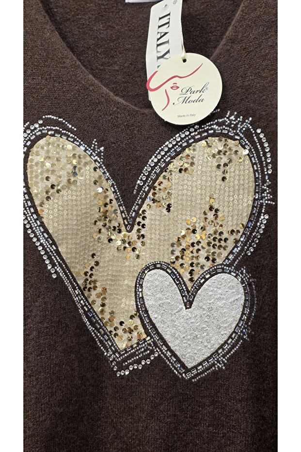 سترة من صوف الألبكا بنمط قلب مزينة بالترتر - 4