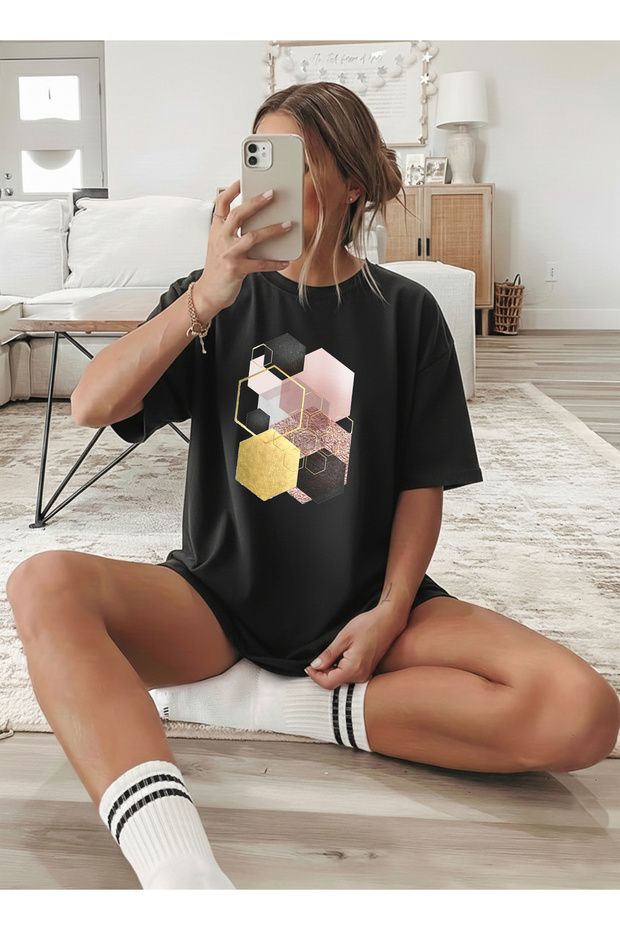 Women's Modern Honeycomb Patterned Black T-Shirt