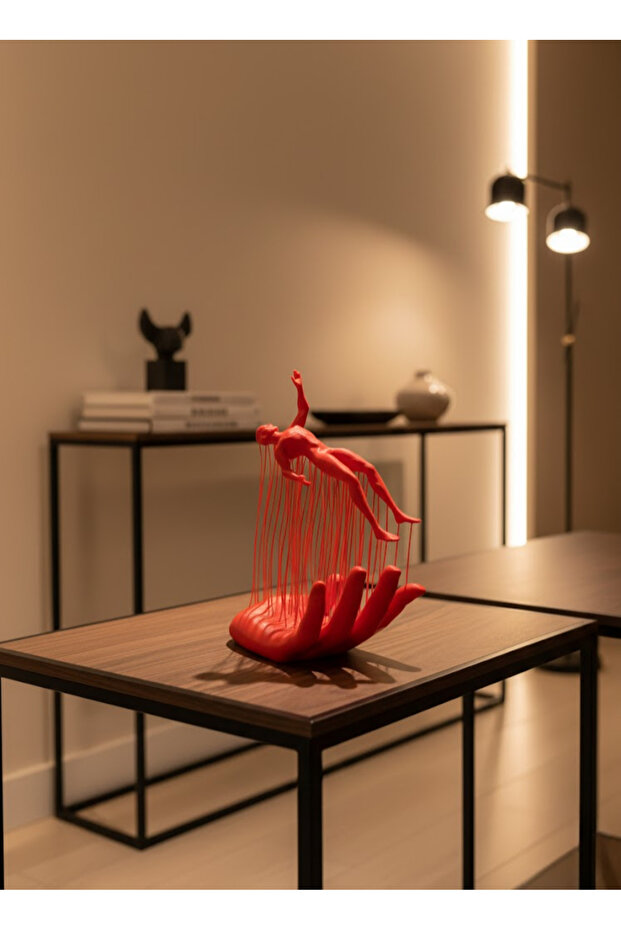 الشكل البشري - الأحمر - ليسينا - 1